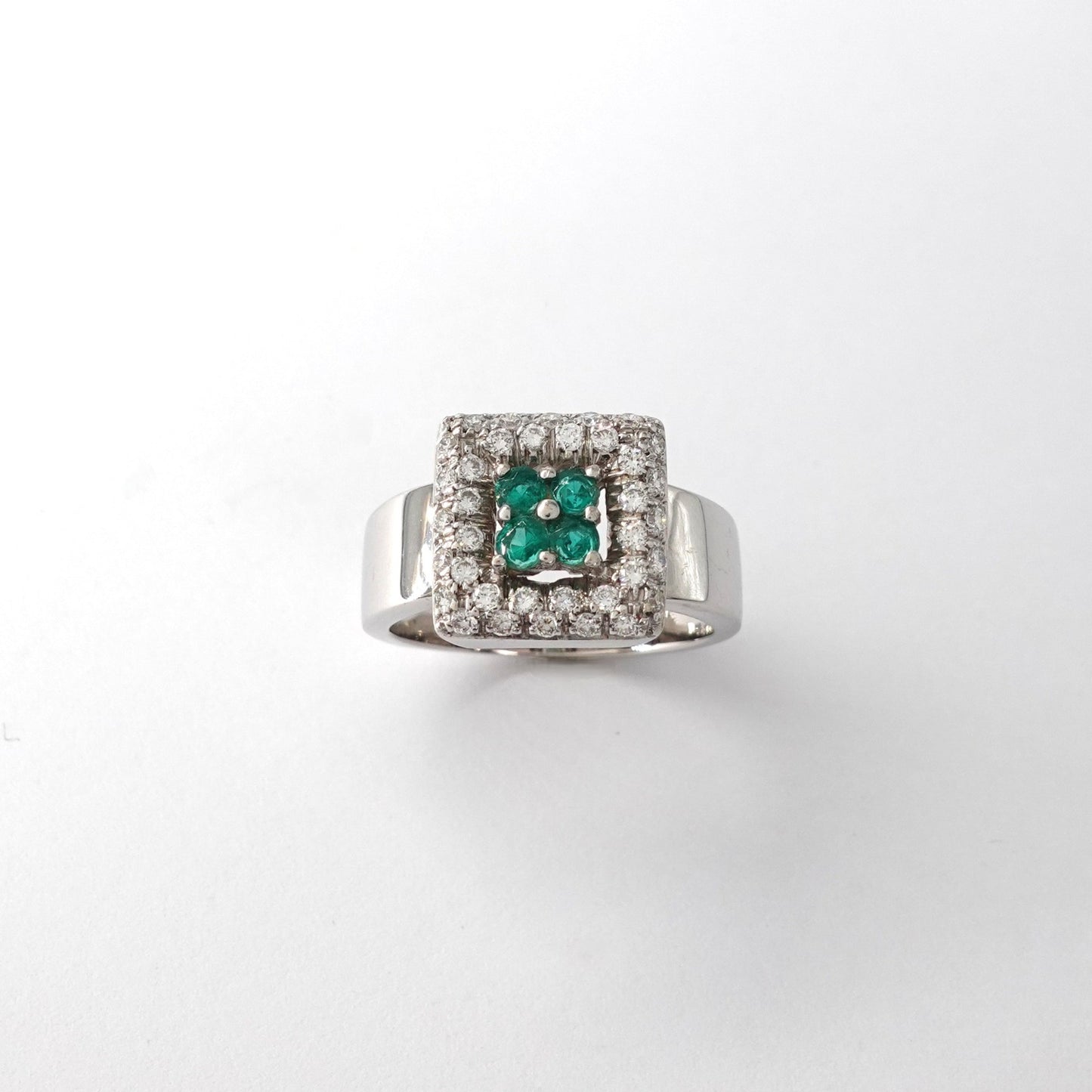 Anello squadrato  con smeraldi e diamanti