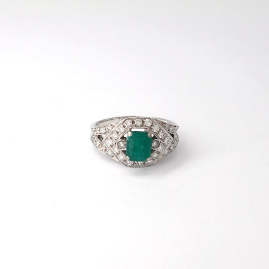 Anello con smeraldo e diamanti