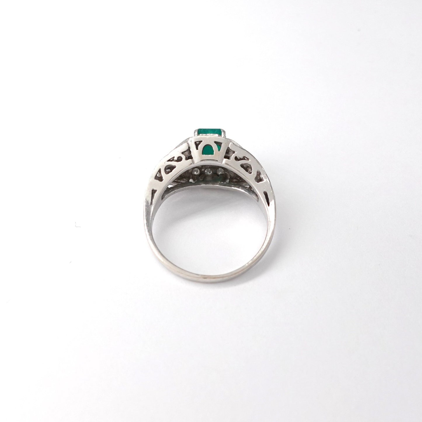 Anello con smeraldo e diamanti