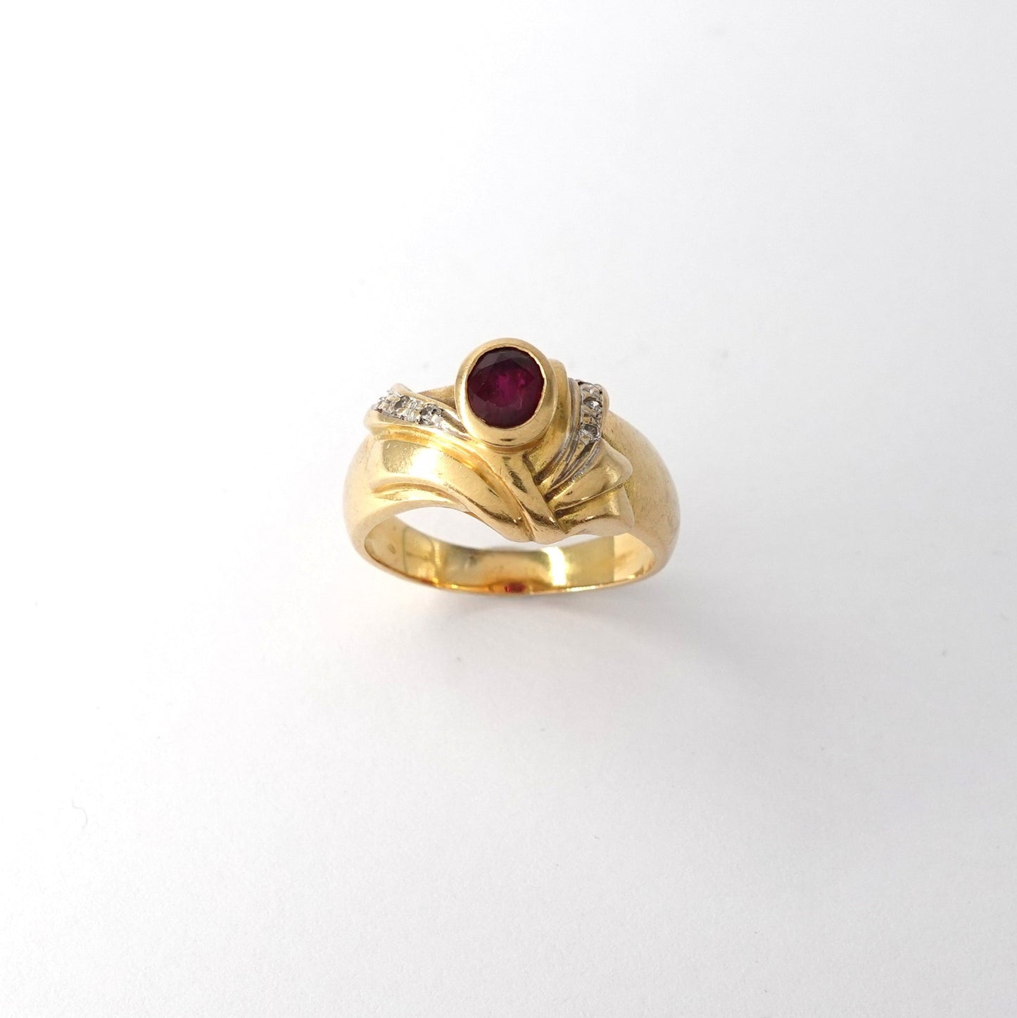 Anello  con rubino e diamanti