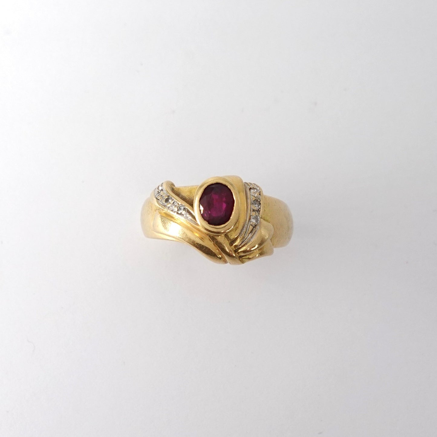Anello  con rubino e diamanti