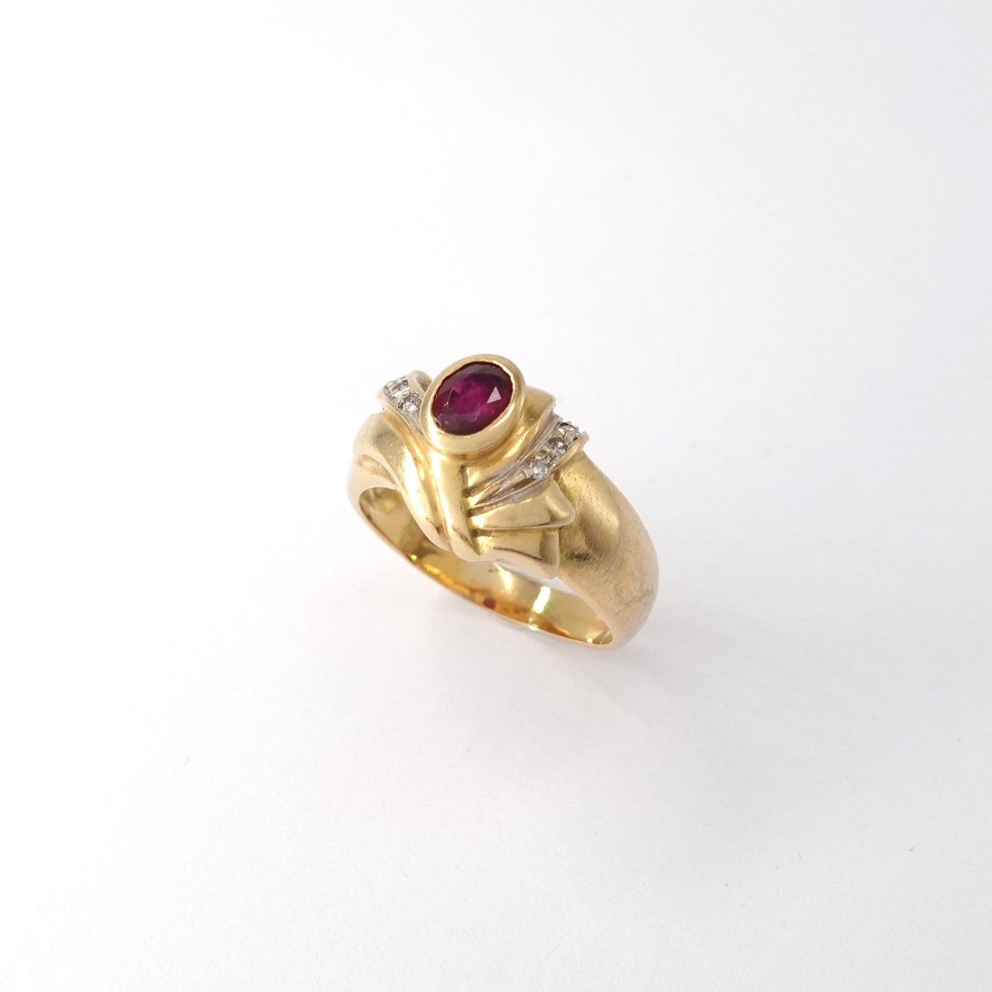 Anello  con rubino e diamanti