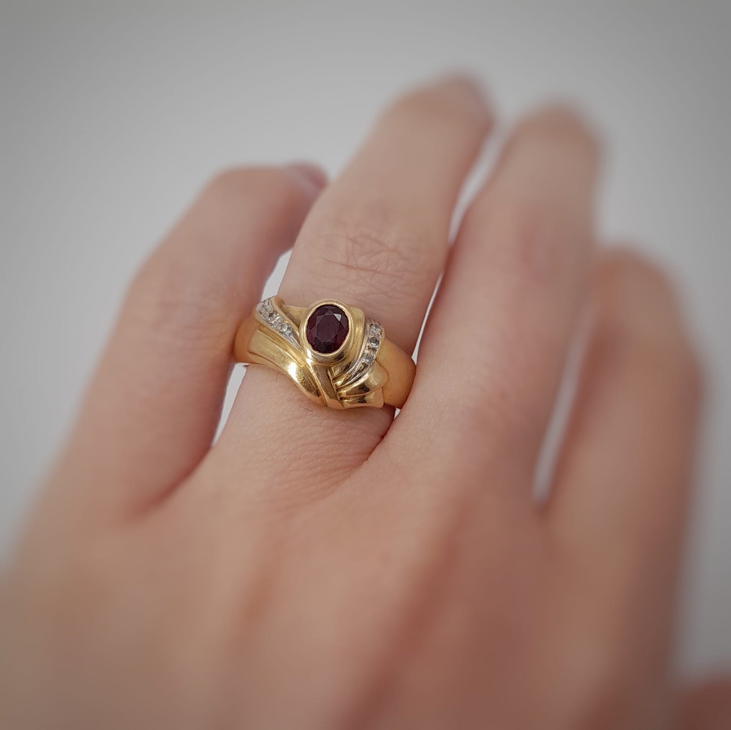 Anello  con rubino e diamanti