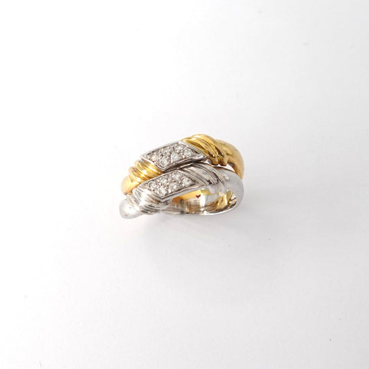 Anello a onda con diamanti