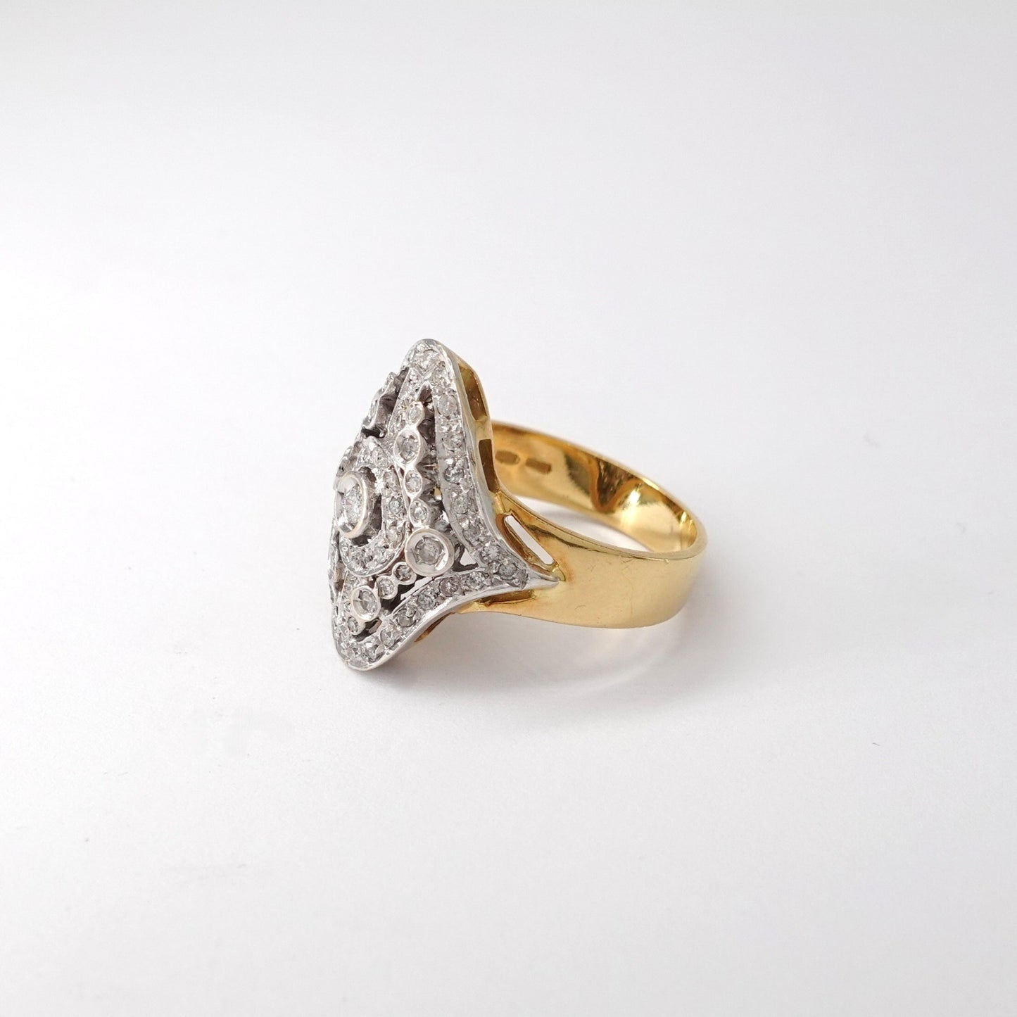 Anello in oro giallo e bianco 18kt con diamanti