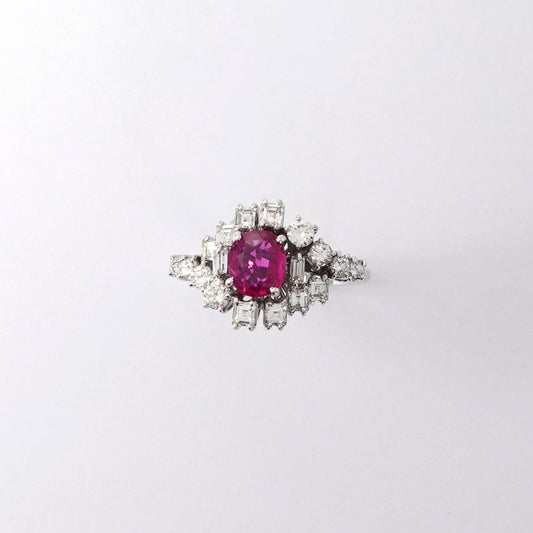 Anello con rubino e diamanti