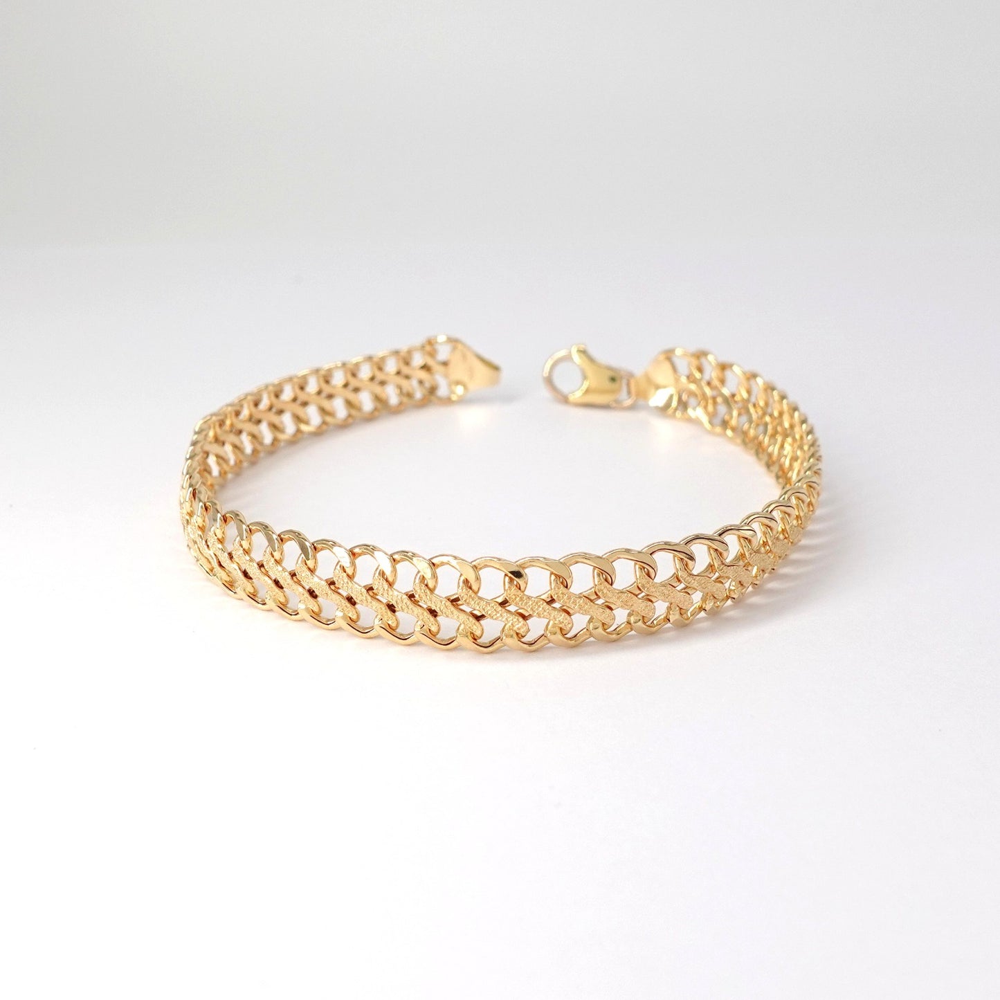 Bracciale a maglia piatta con lavorazione satinata