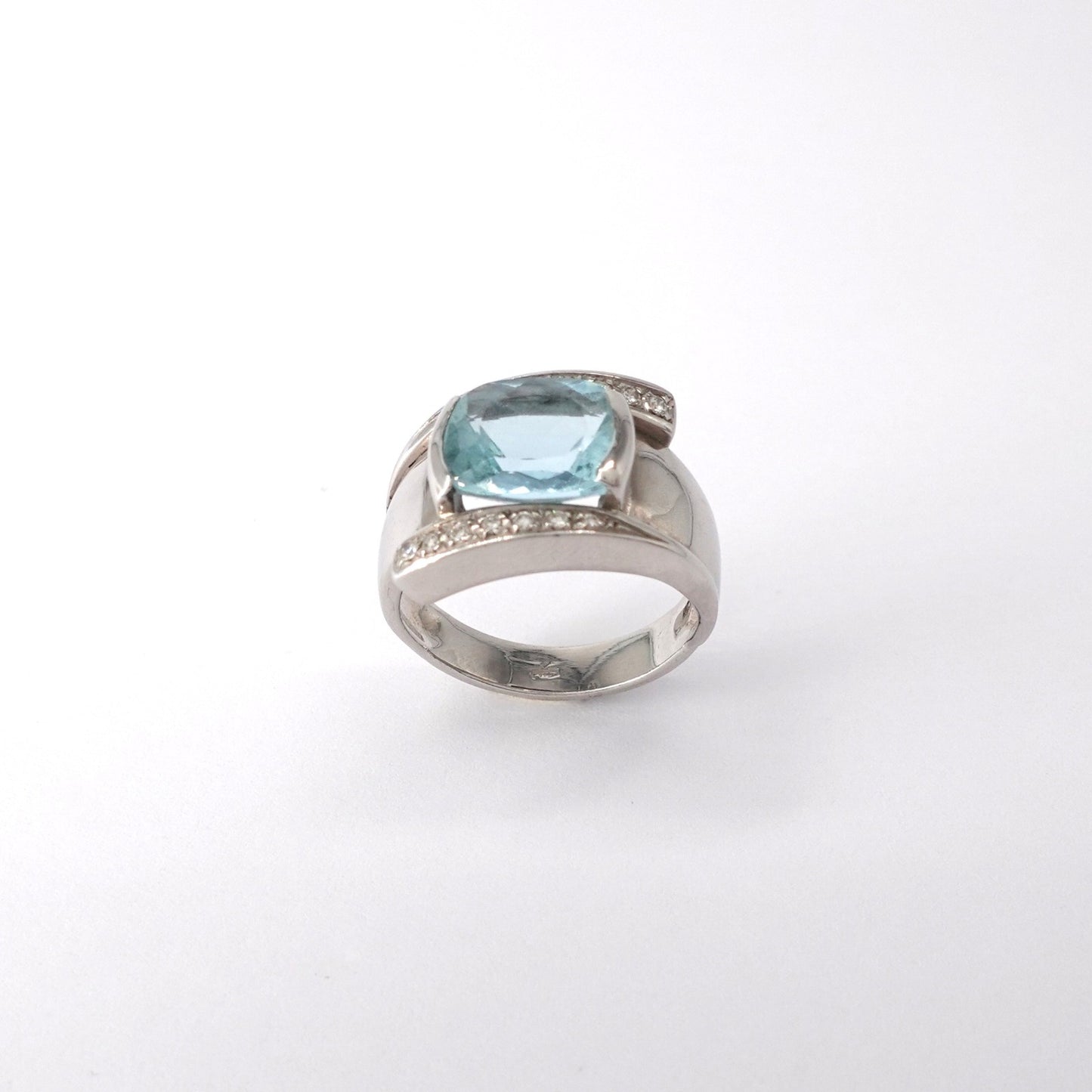 Anello   con acqua marina
