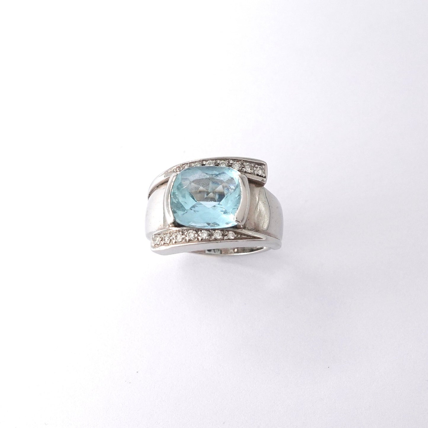 Anello   con acqua marina