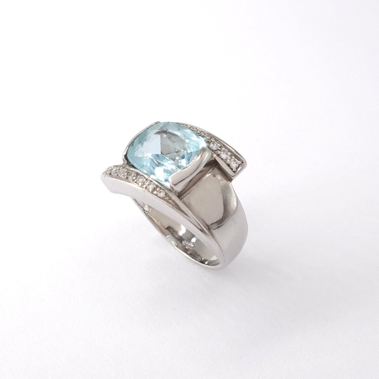 Anello   con acqua marina