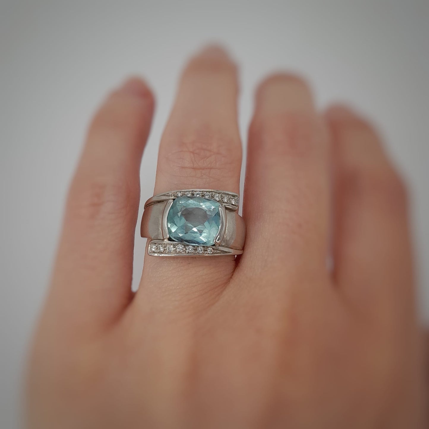 Anello   con acqua marina