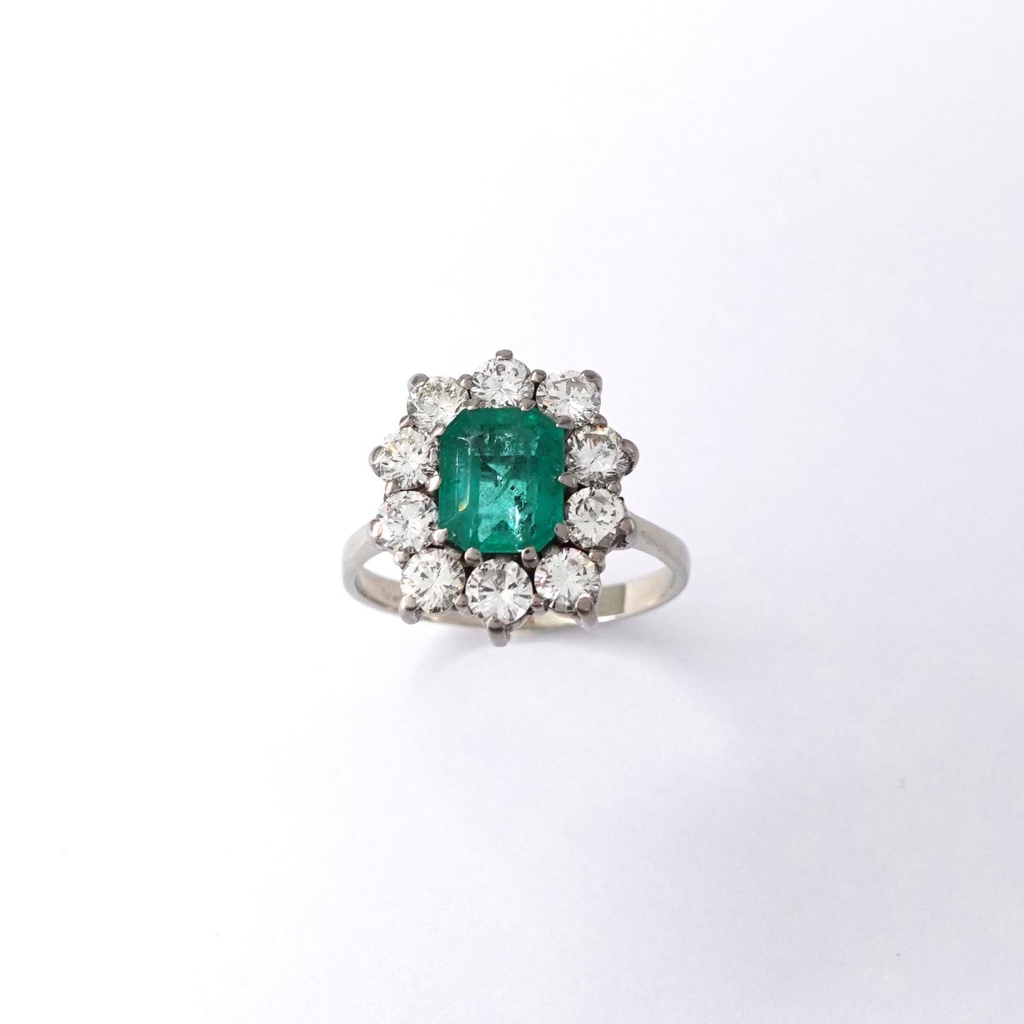 Anello  con smeraldo e diamanti