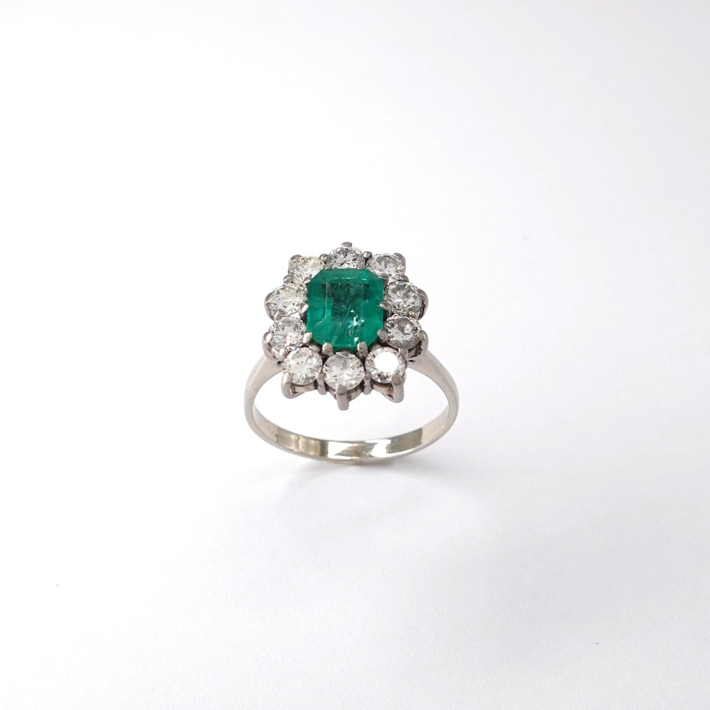 Anello  con smeraldo e diamanti