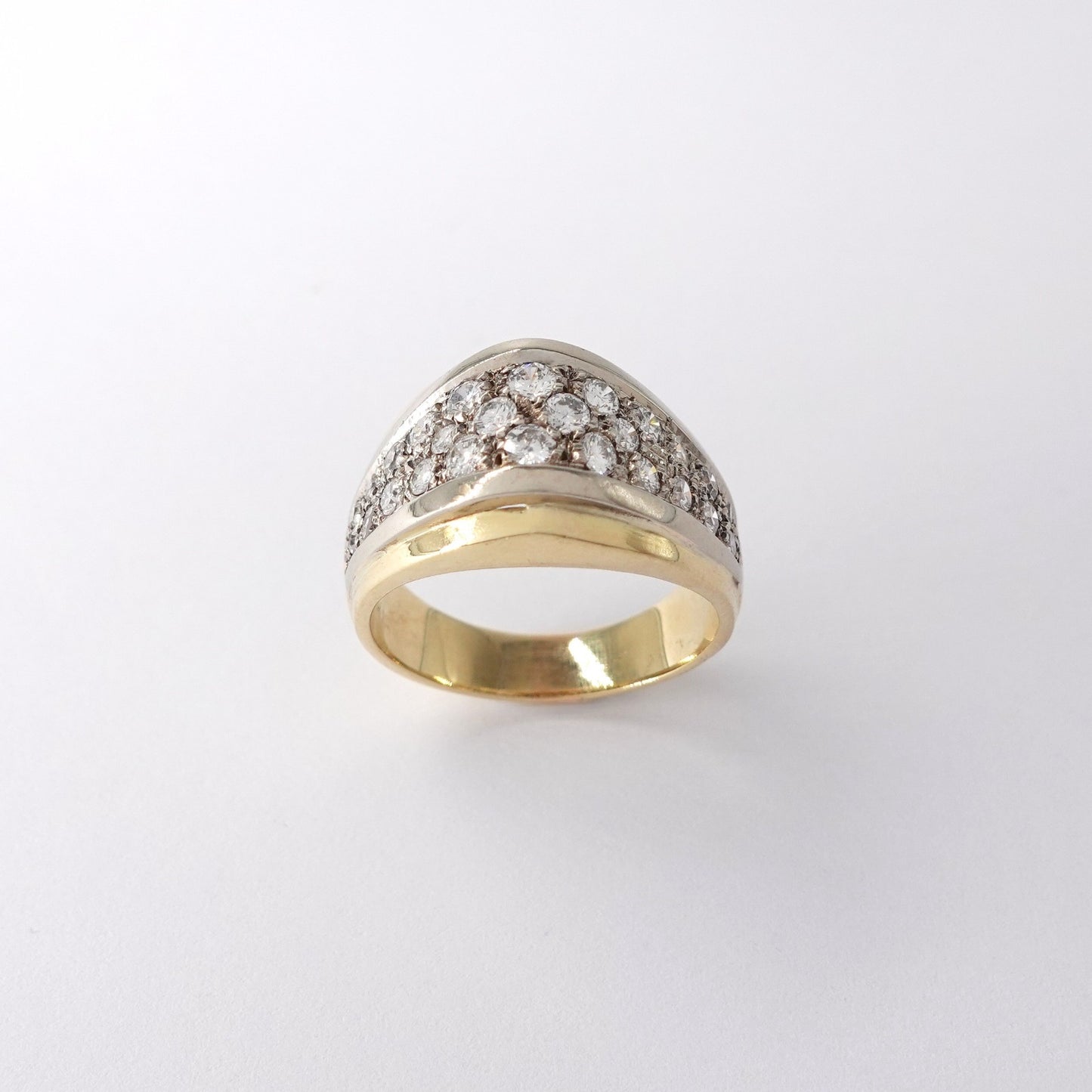 Anello con fascia ti diamanti