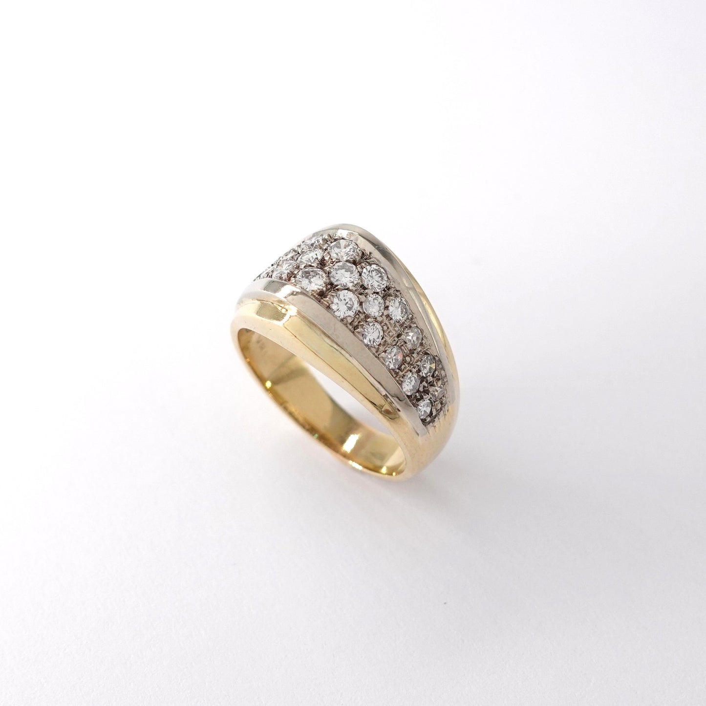 Anello con fascia ti diamanti