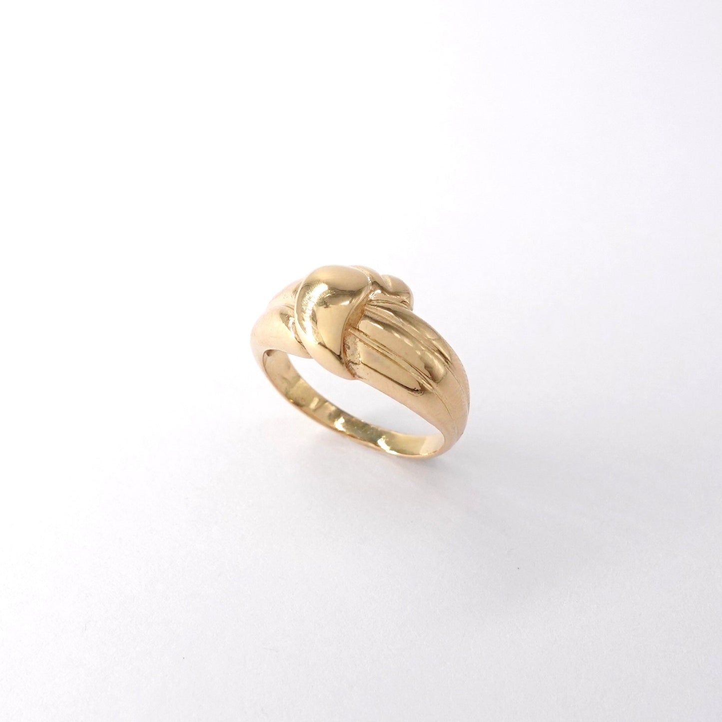 Anello a fascia lavorata
