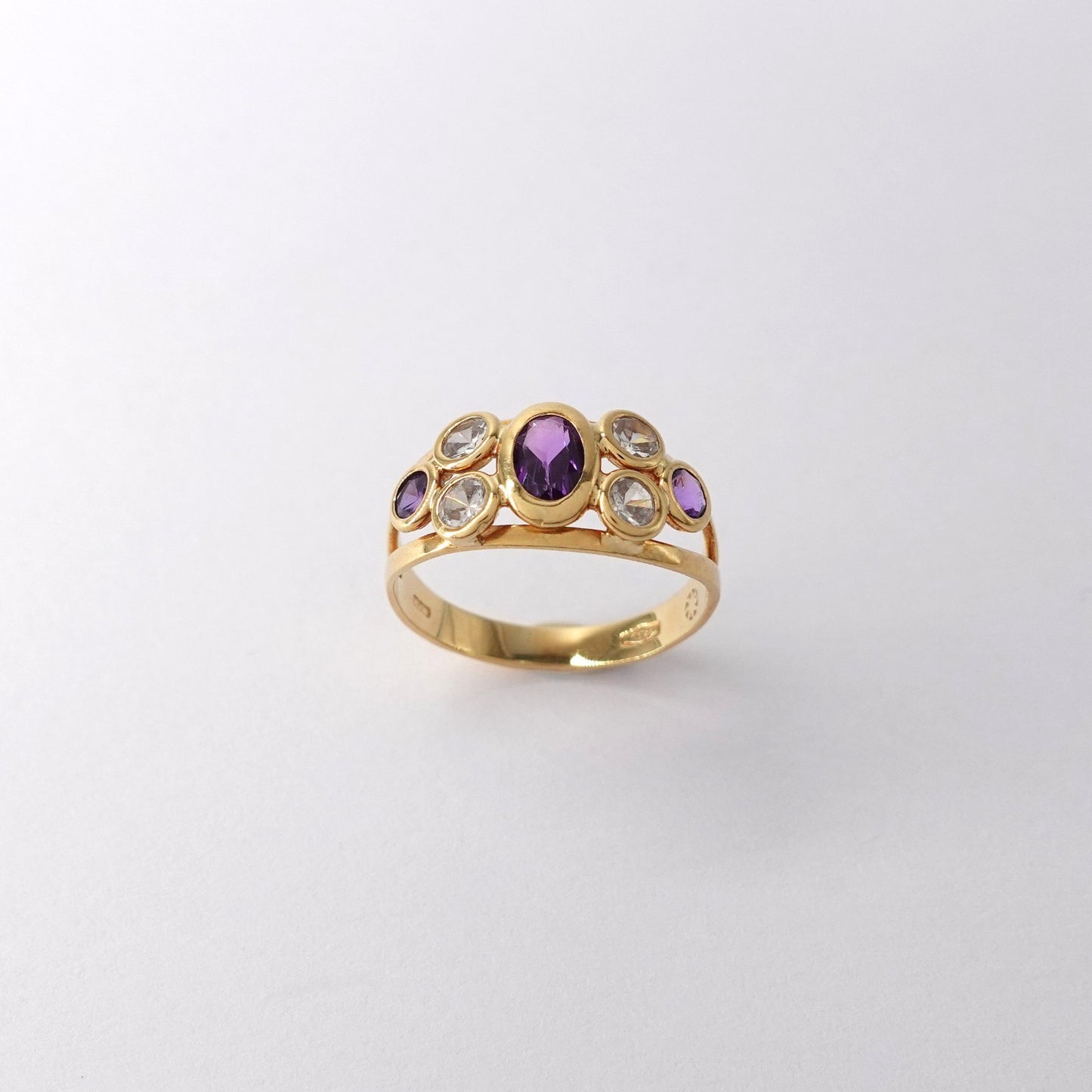 Anello con zirconi