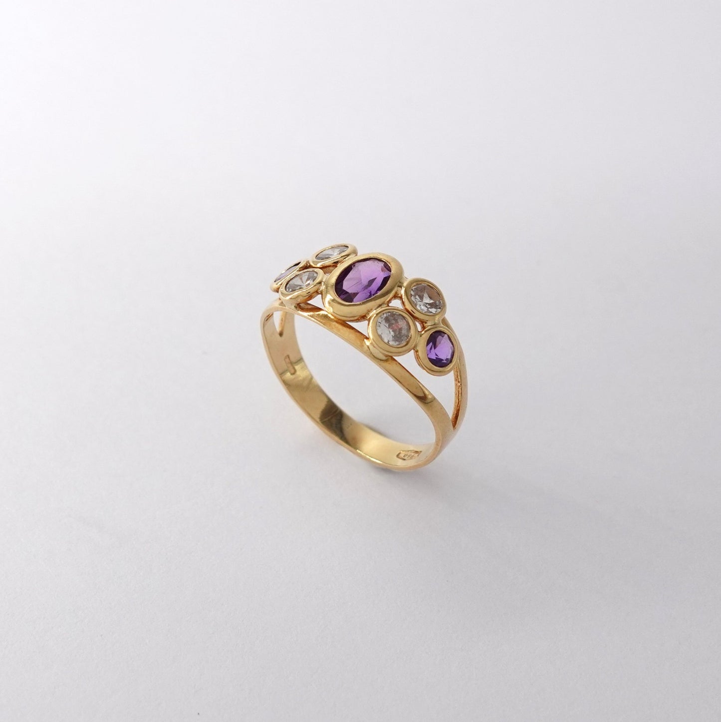 Anello con zirconi