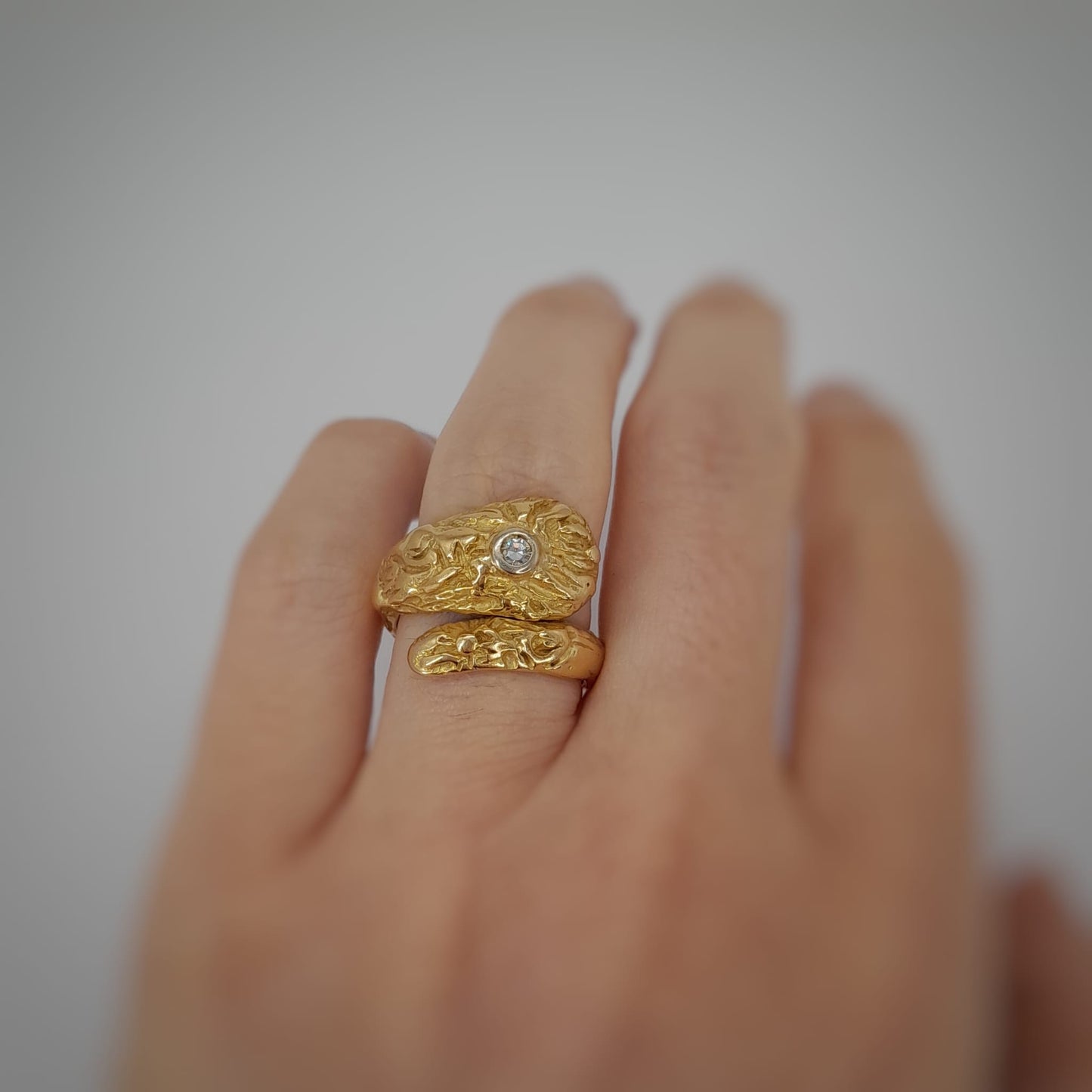 Anello contrarie  con lavorazione etrusca