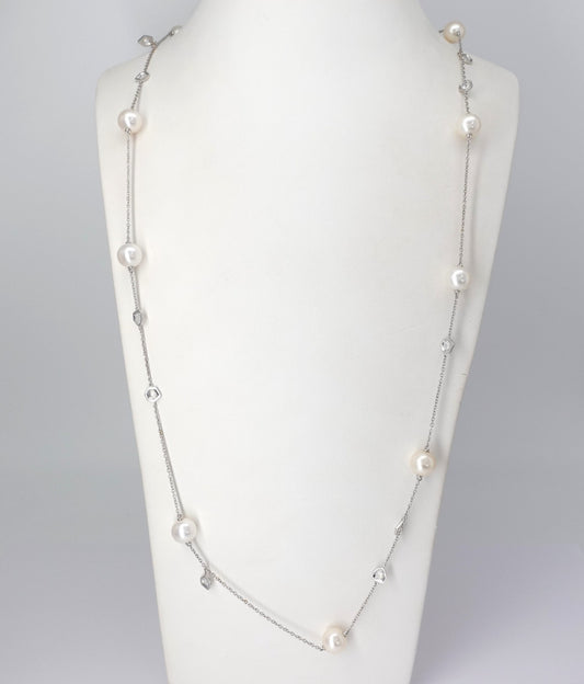 Collana lunga in oro bianco 18kt con perle e diamanti