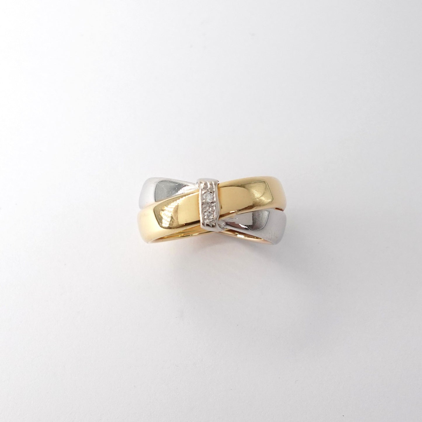 Anello a fascia intrecciata