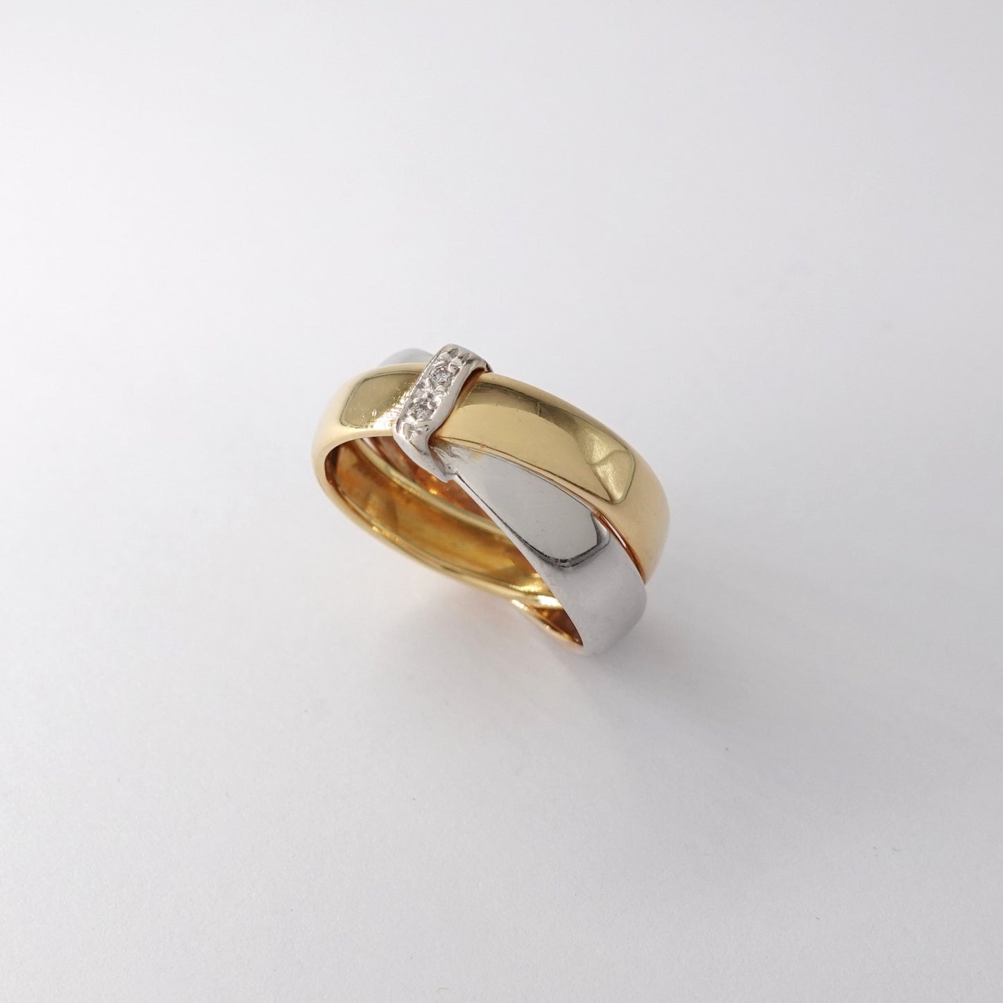 Anello a fascia intrecciata