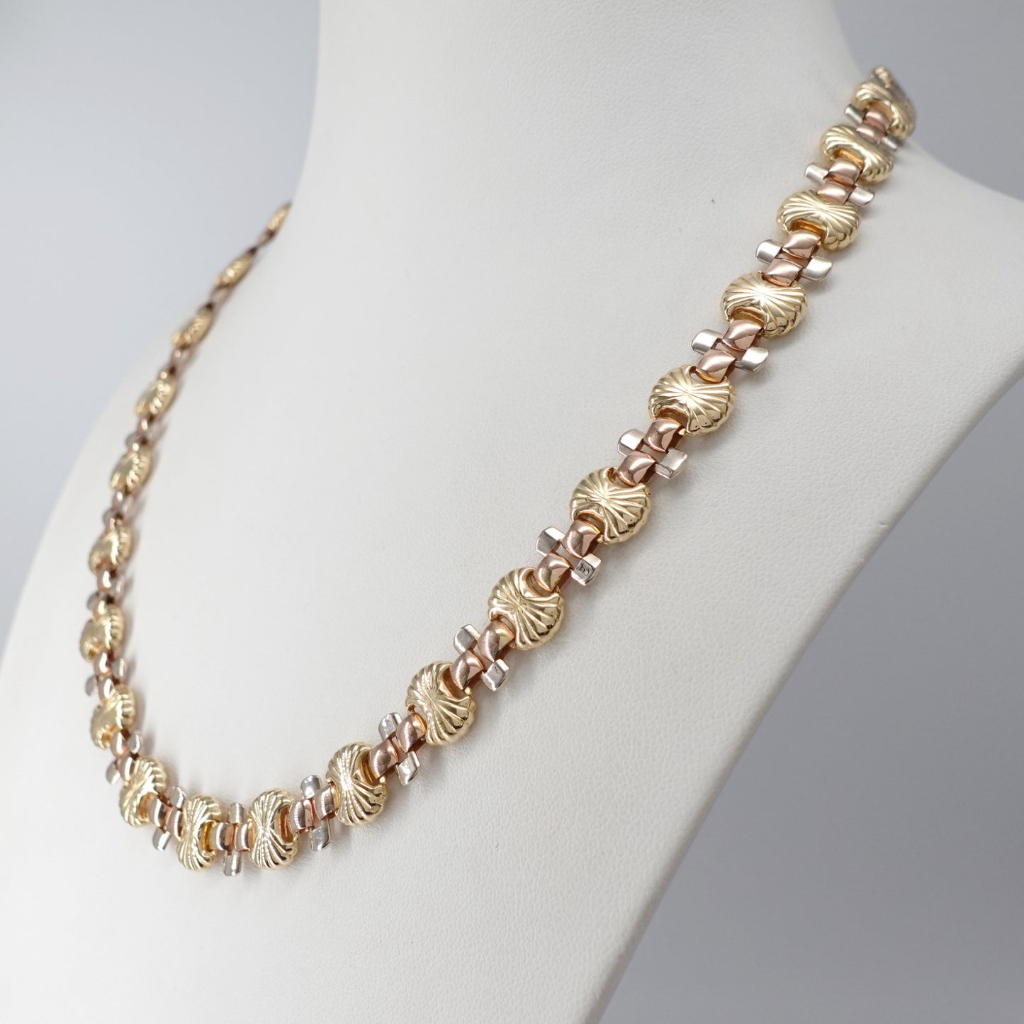 Girocollo in oro giallo, bianco e rosè 18kt a maglia lavorata