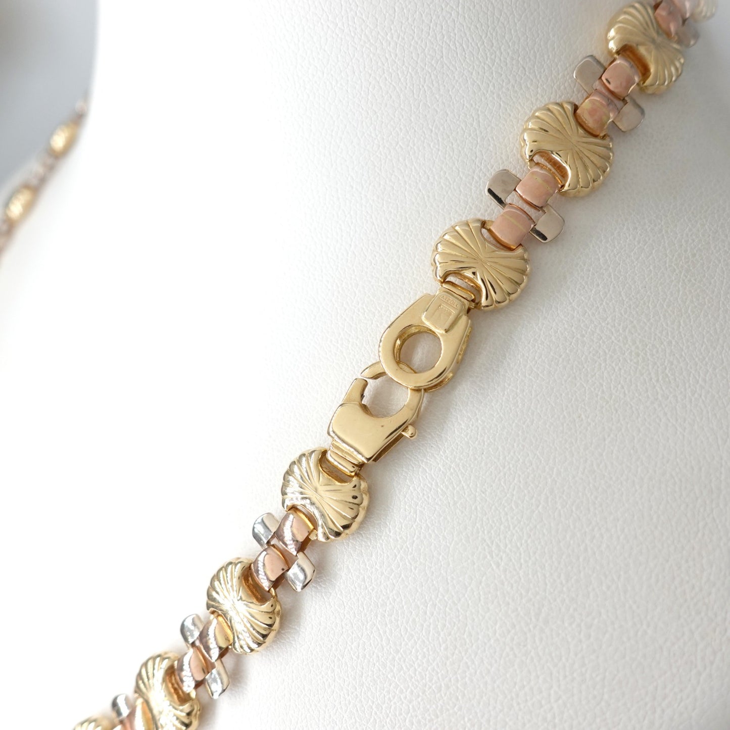 Girocollo in oro giallo, bianco e rosè 18kt a maglia lavorata