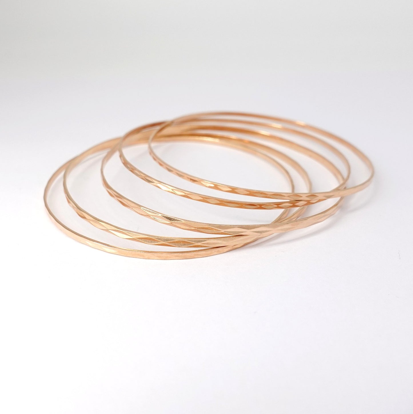 Cinque bracciali a cerchio