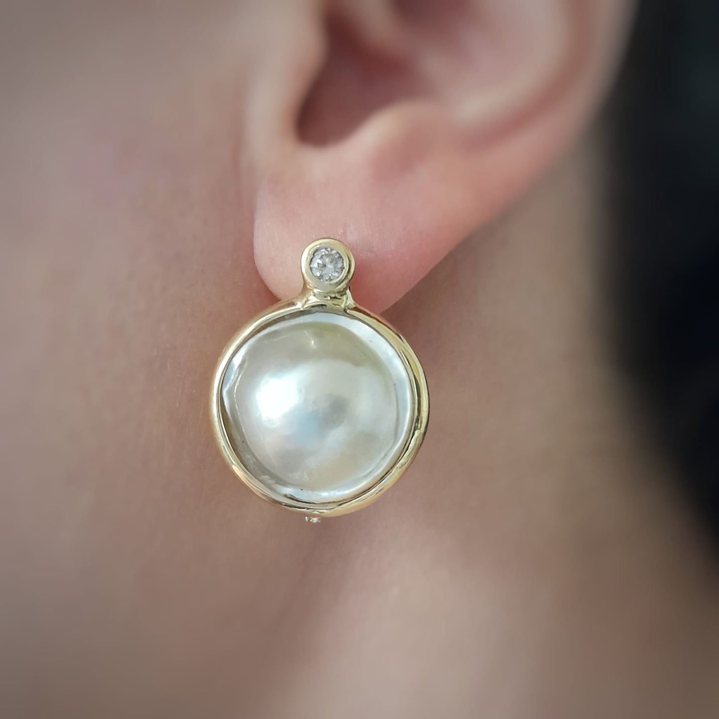 Orecchini in oro giallo 18kt con perla mabé