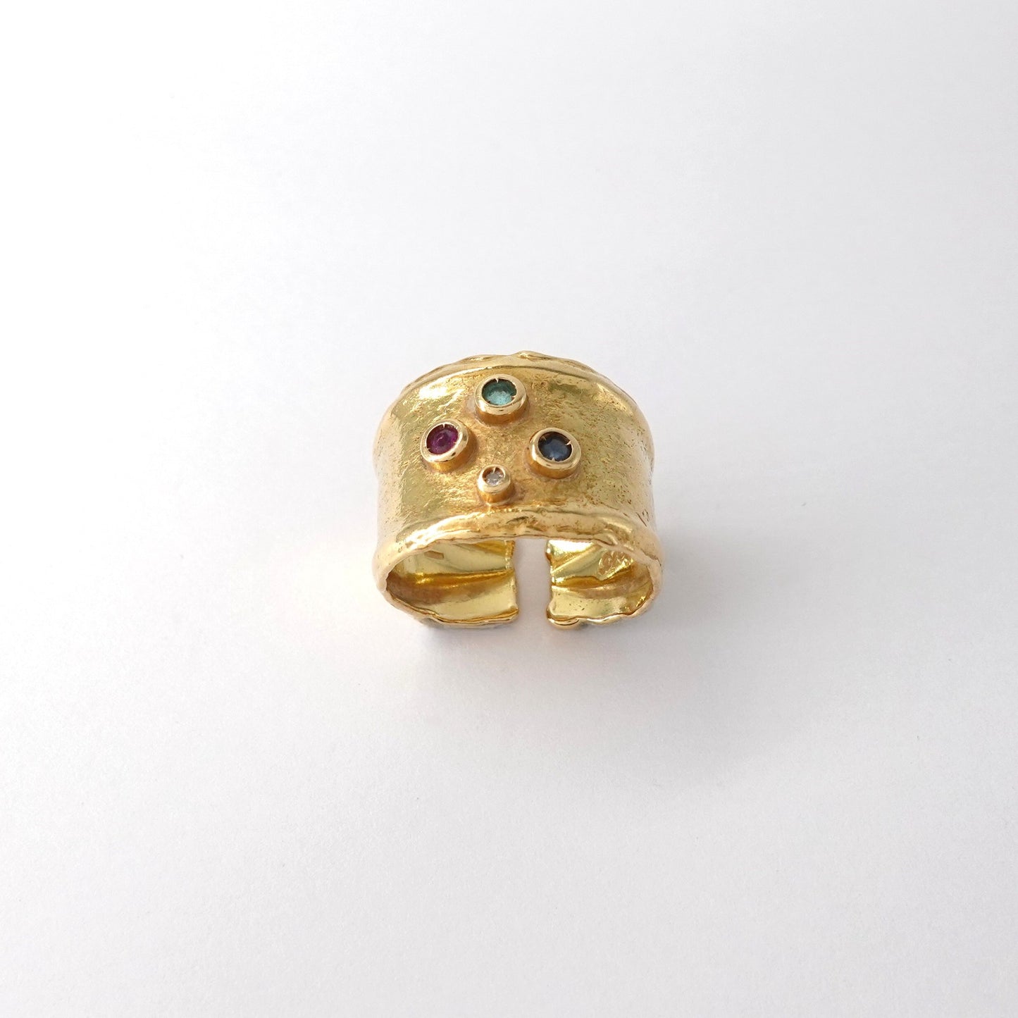 Anello a fascia martellata