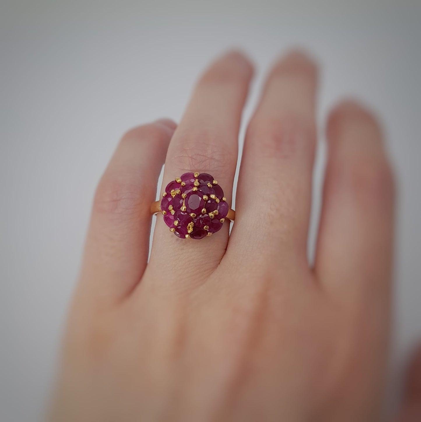 Anello con fiore di rubini