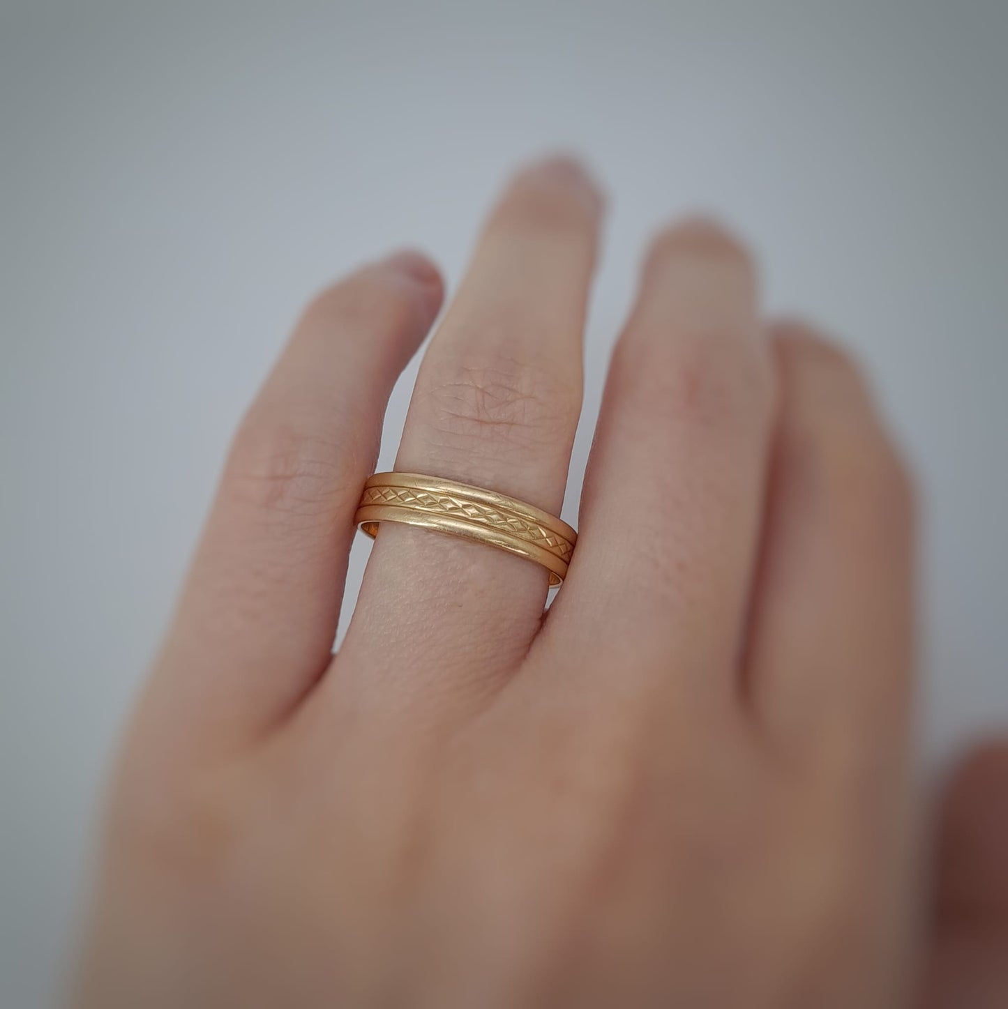 Anello a fede lavorata