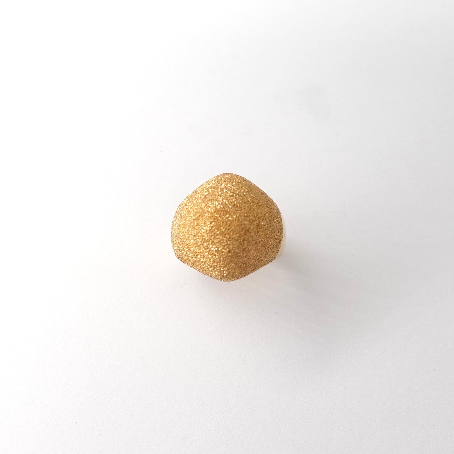Anello con lavorazione diamantata