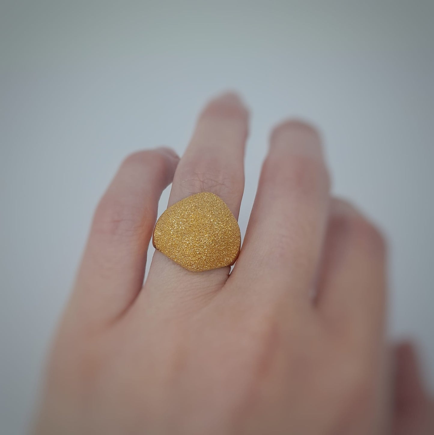 Anello con lavorazione diamantata