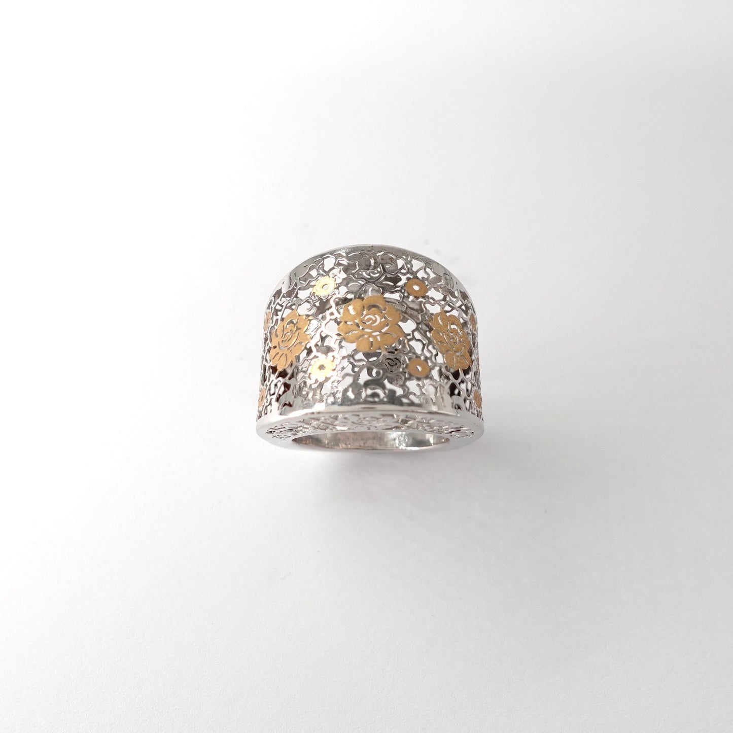 Anello traforato