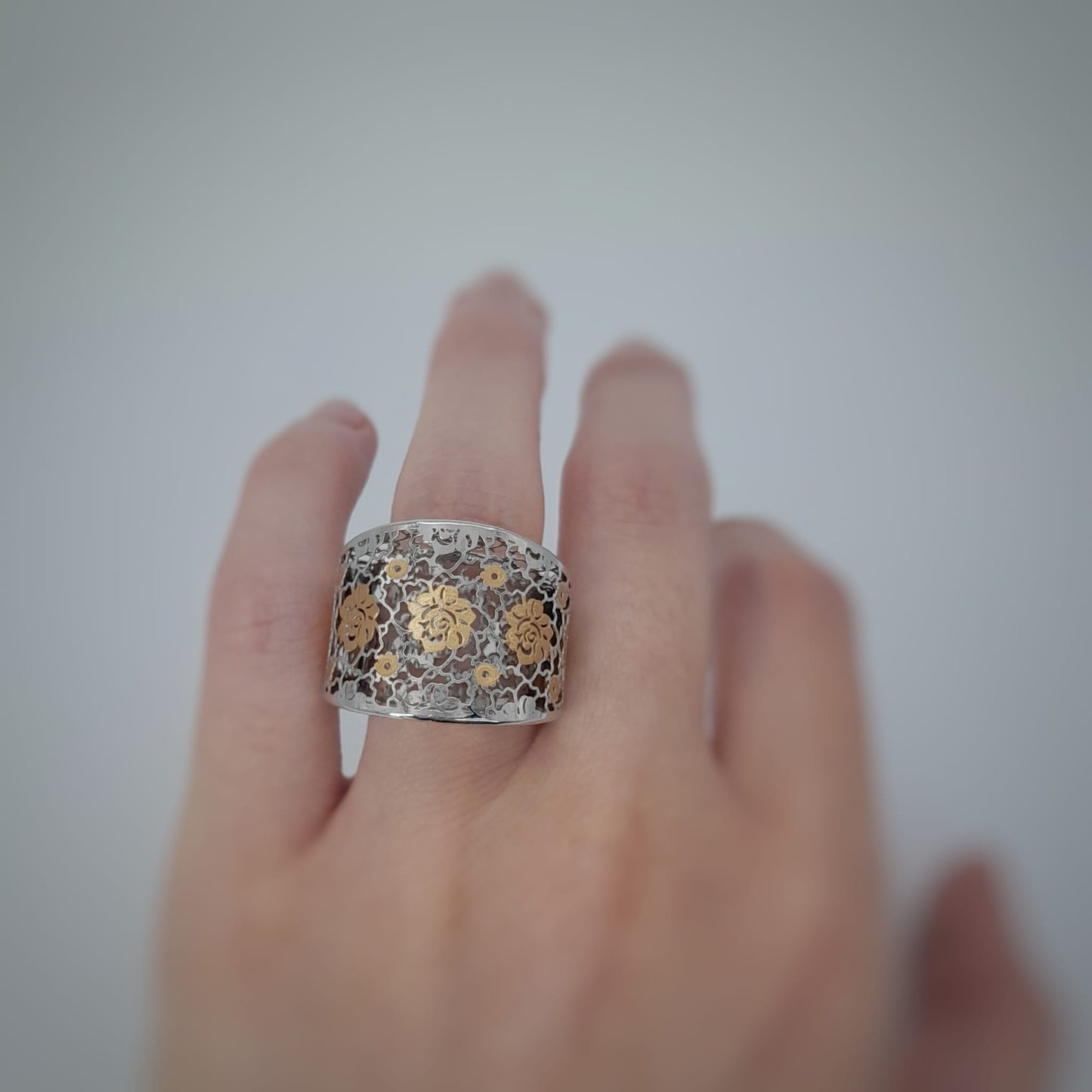 Anello traforato