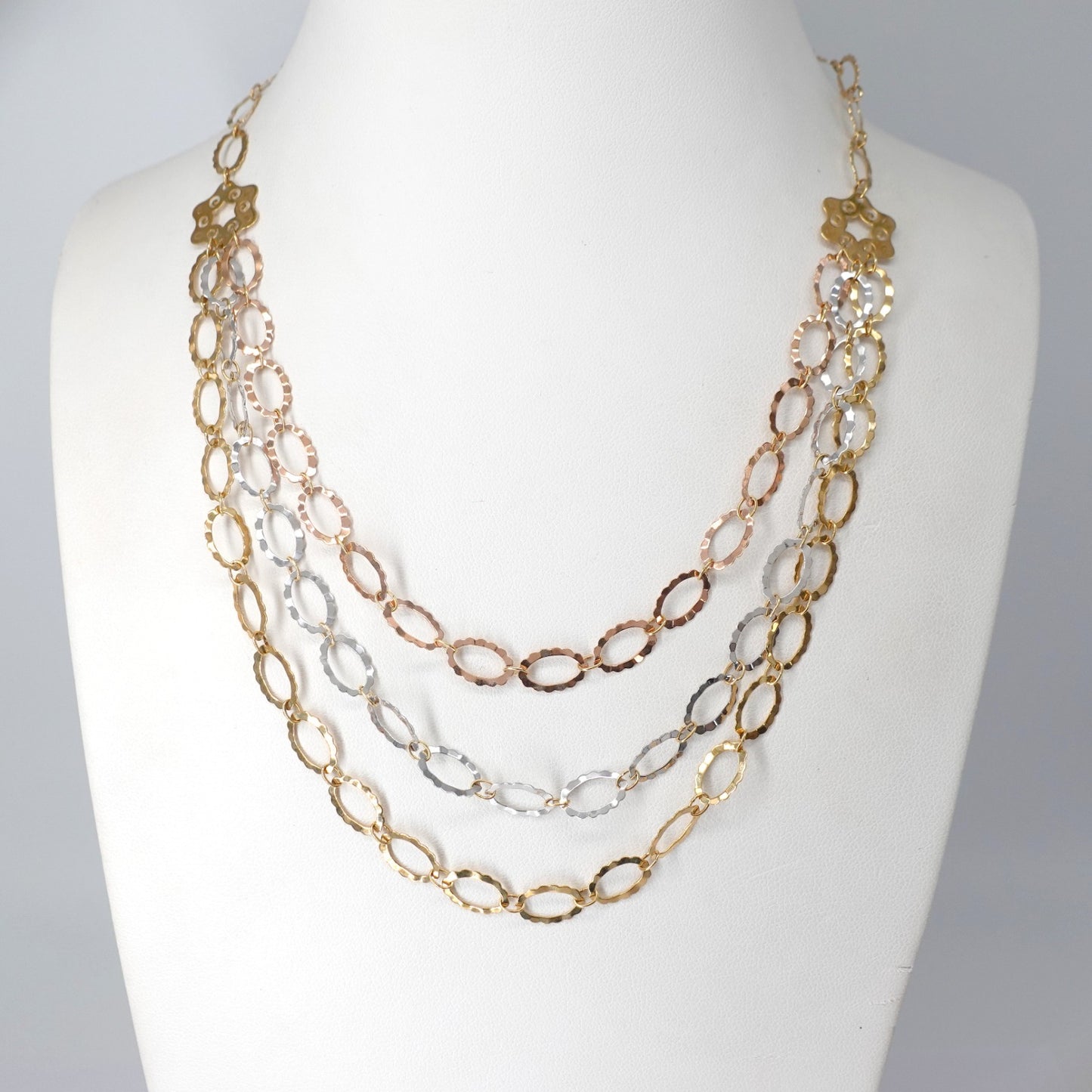 Collier  composto da  tre catene