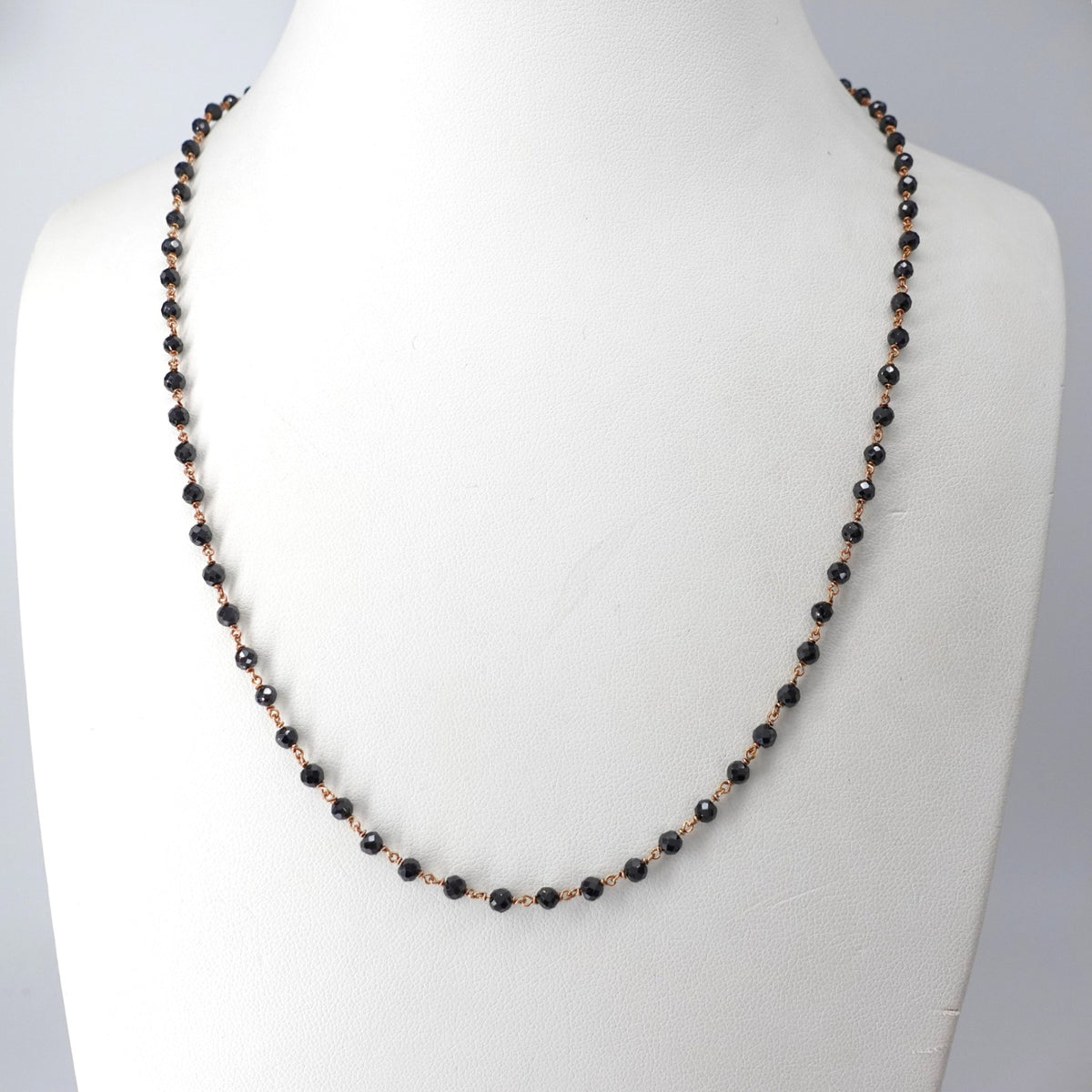 Collana Rosario con spinelli neri