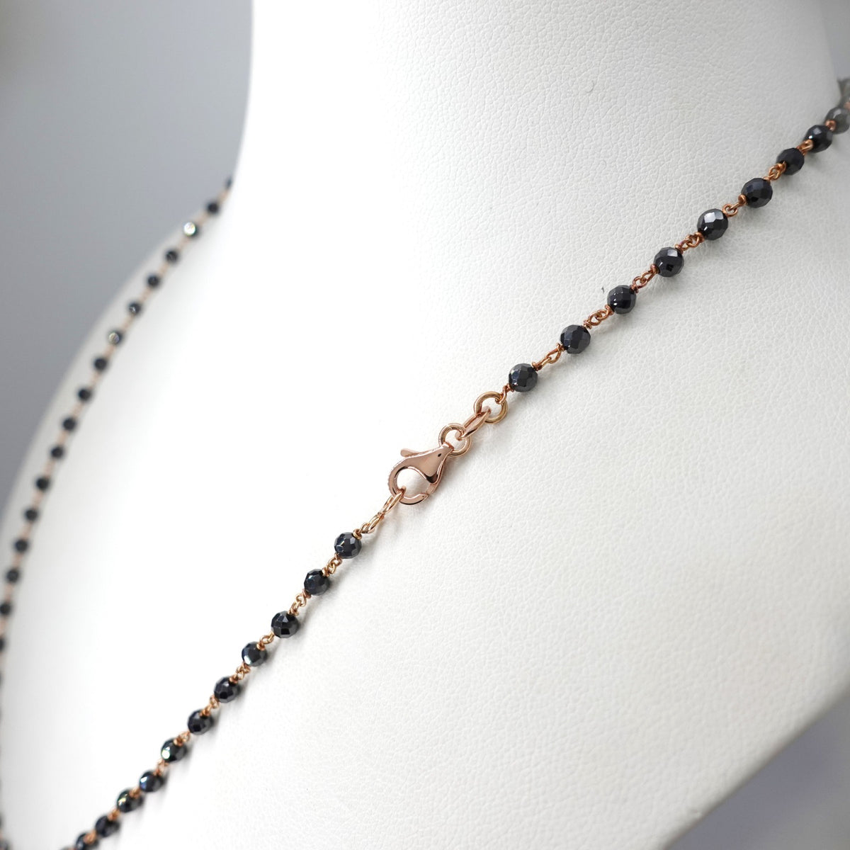 Collana Rosario con spinelli neri