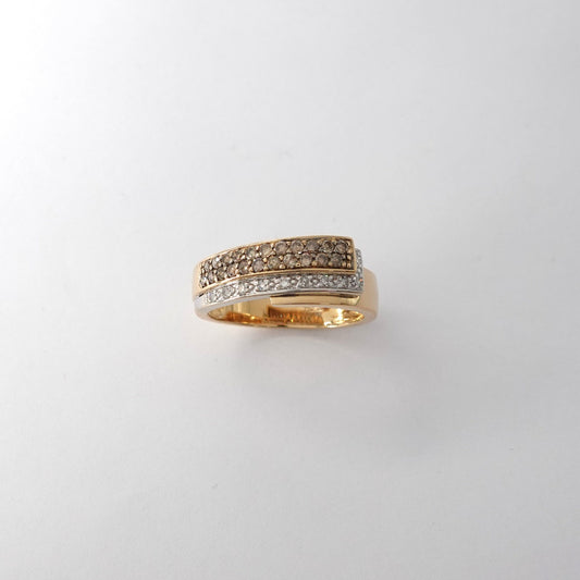 Anello Contrarié  con Diamanti Bianchi e Brown
