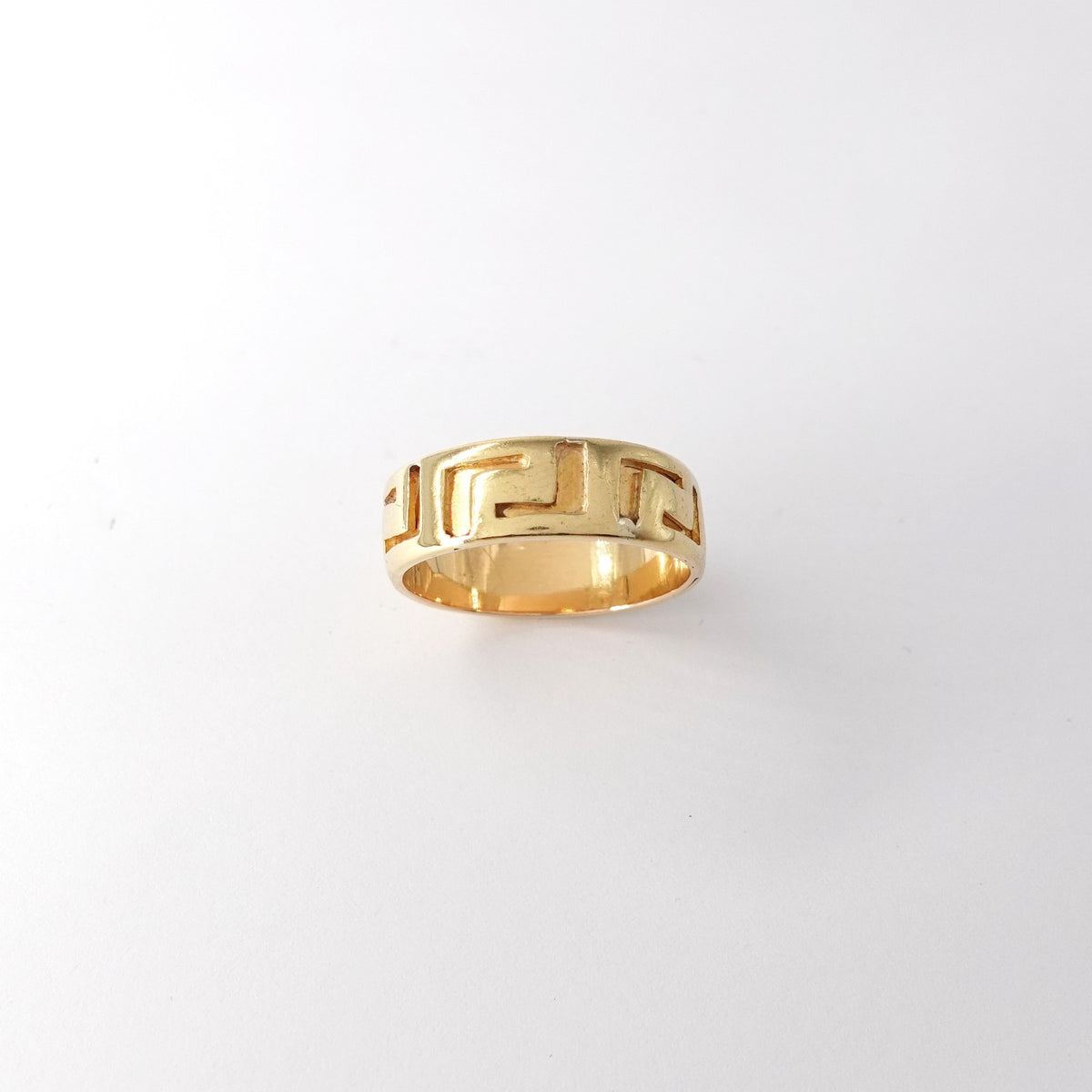Anello con  design geometrico