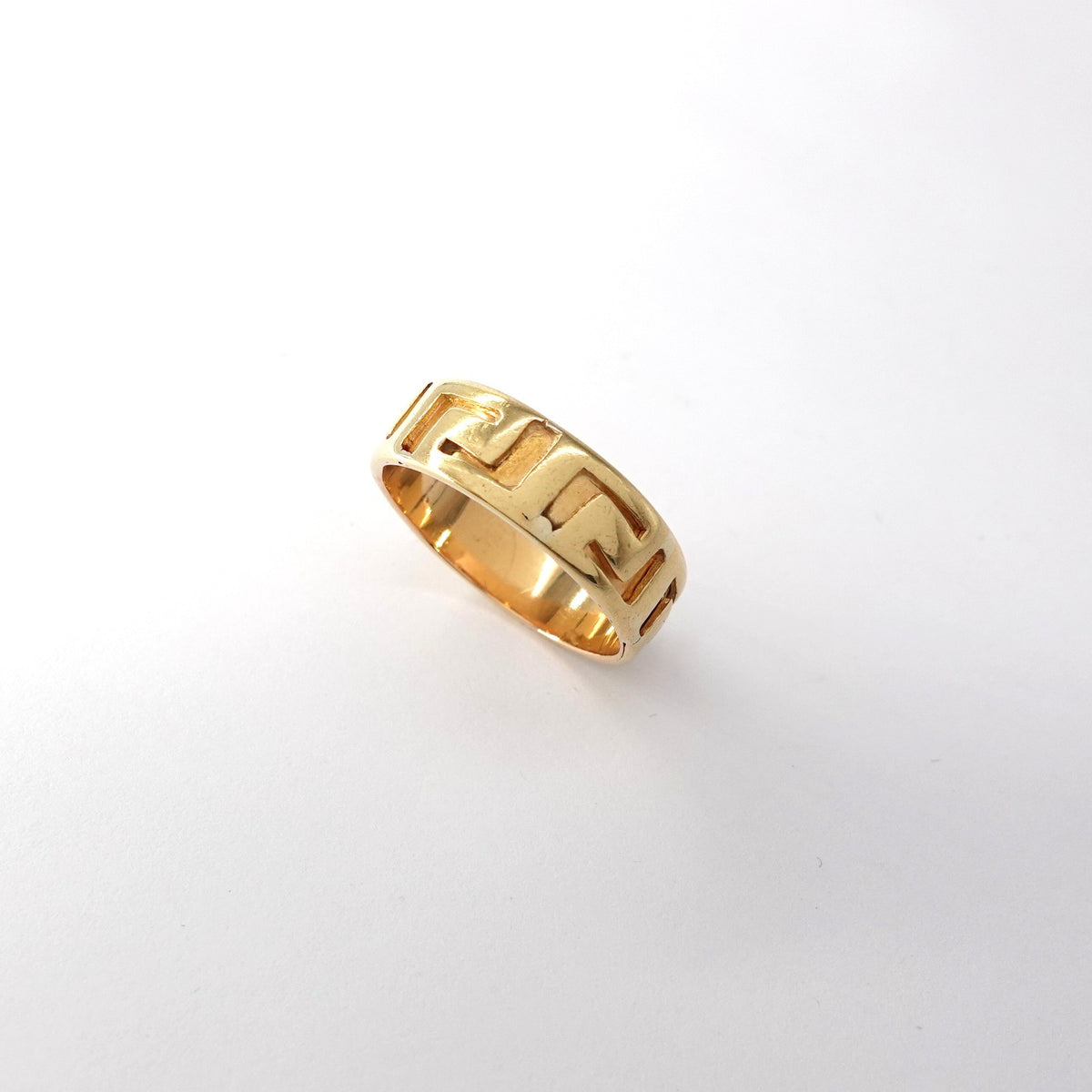 Anello con  design geometrico
