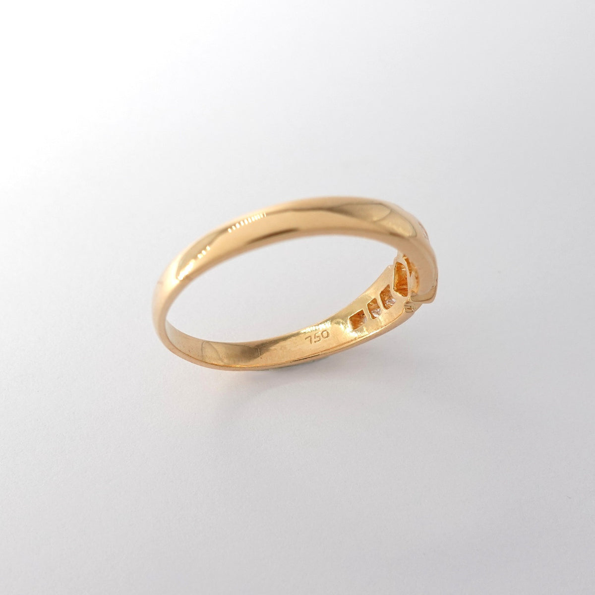 Anello Solitario Geometrico con Diamanti