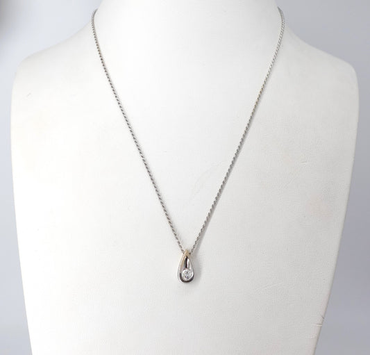 Girocollo con Pendente a Goccia con Diamante