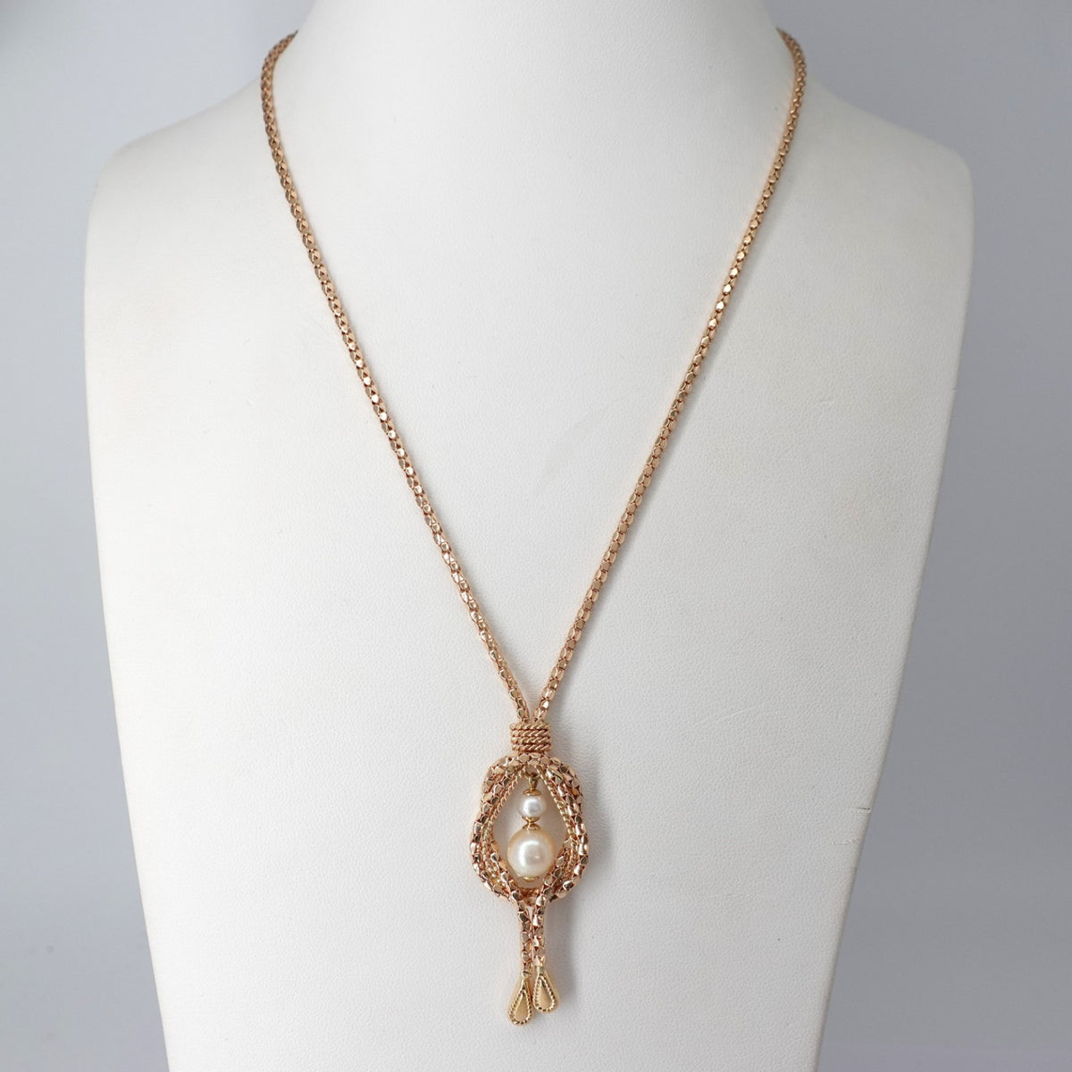 Girocollo a Maglia Tubolare Rosé  con Pendente e Perle Naturali