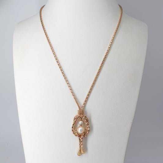 Girocollo a Maglia Tubolare Rosé  con Pendente e Perle Naturali