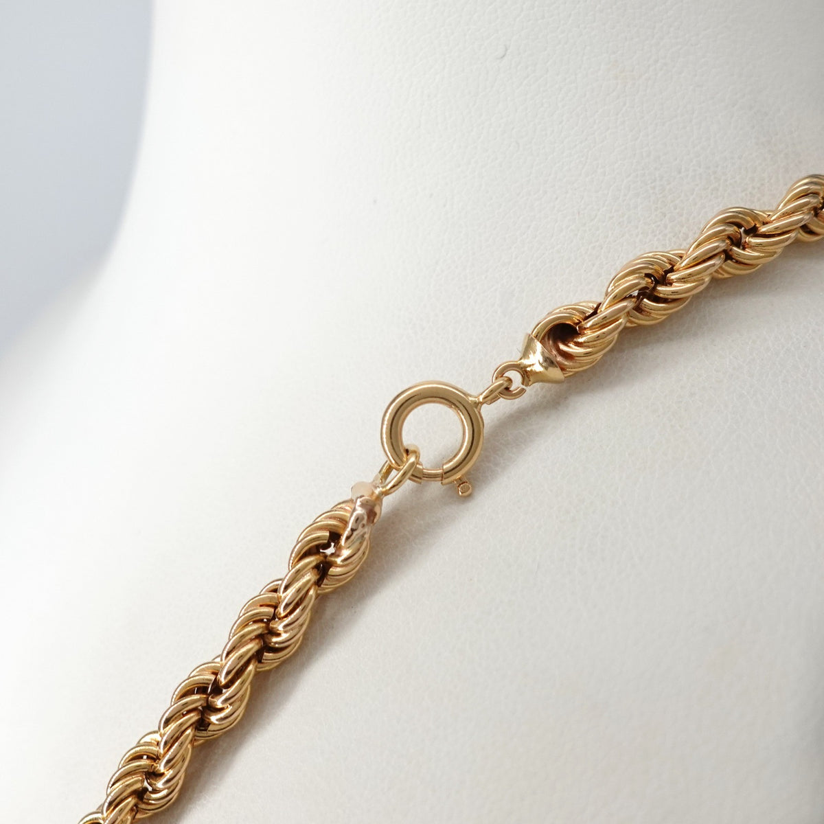 Questa collana Extra lunga con maglia a  corda