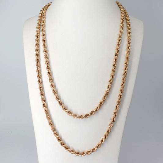 Questa collana Extra lunga con maglia a  corda