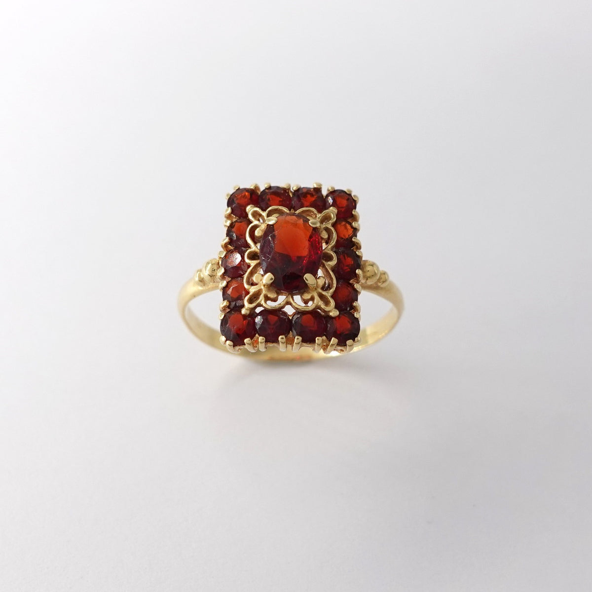 Anello Vintage  con Granati Rossi